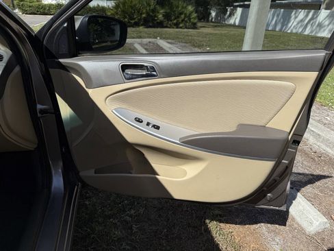 Used 2013 Hyundai Accent GLS w/ Premium Pkg image 26