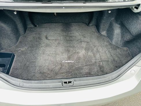 Used 2010 Toyota Camry LE image 19