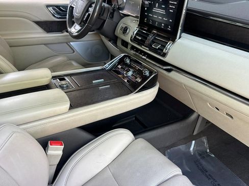 Used 2018 Lincoln Navigator L Reserve w/ Technology Package image 33