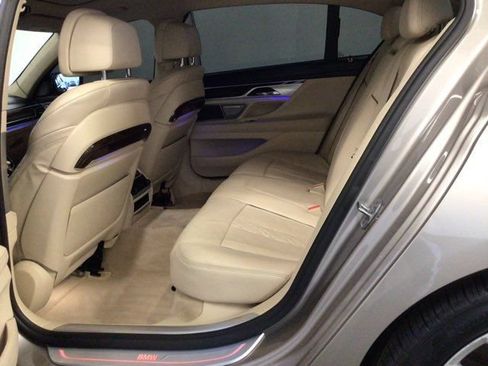 Used 2018 BMW 740i RWD image 11