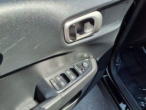 Certified 2023 Hyundai Venue SEL FWD image 13