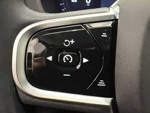 Used 2025 Volvo XC60 B5 Plus AWD/4WD image 13