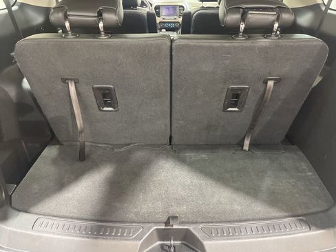 Used 2018 GMC Acadia Denali w/ Technology Package AWD/4WD image 9