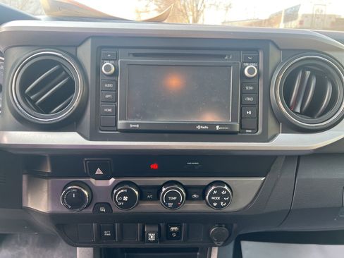 Used 2019 Toyota Tacoma SR5 image 17