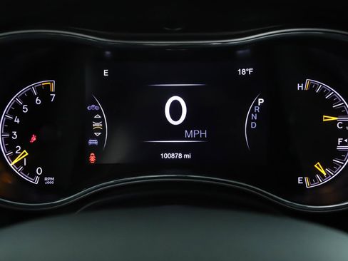 Used 2019 Jeep Grand Cherokee Altitude image 12