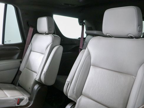 Used 2023 Chevrolet Tahoe Z71 w/ Luxury Package AWD/4WD image 28