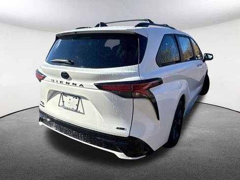 Certified 2025 Toyota Sienna XSE image 14