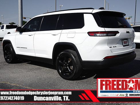 Used 2023 Jeep Grand Cherokee L Limited w/ Black Appearance Package AWD/4WD image 3