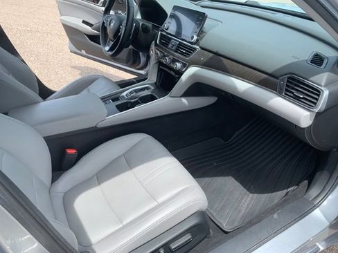 Used 2018 Honda Accord Touring image 18