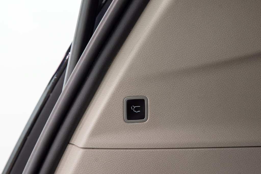 Used 2024 Chrysler Pacifica Limited FWD image 13