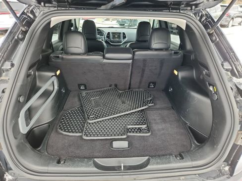 Used 2018 Jeep Cherokee Trailhawk w/ Cold Weather Group image 20