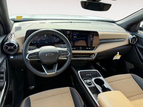 Used 2025 Chevrolet Equinox ACTIV w/ Safety and Technology Package image 15