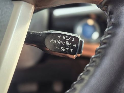 Used 2019 Toyota Prius Prime Advanced image 32