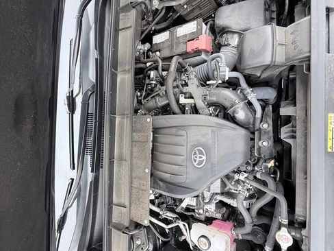 Used 2024 Toyota Highlander XLE image 35
