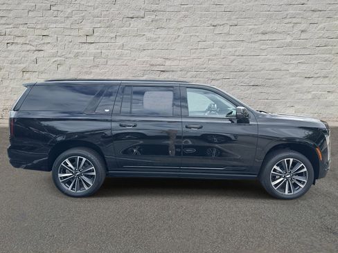 New 2026 Cadillac Escalade ESV Sport w/ LPO, Floor Liner Package image 4