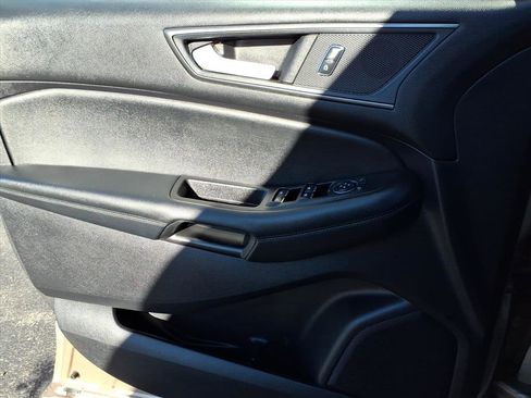 Used 2020 Ford Edge SE image 14
