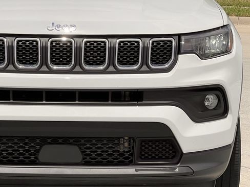 Used 2023 Jeep Compass Latitude AWD/4WD image 10
