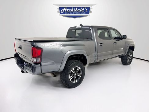 Used 2018 Toyota Tacoma TRD Sport AWD/4WD image 8