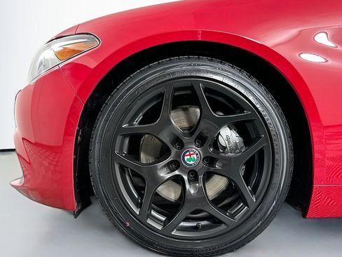 Used 2019 Alfa Romeo Giulia image 12