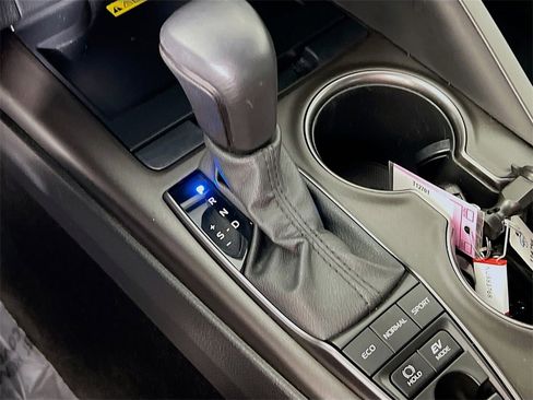 Certified 2022 Toyota Camry SE image 16