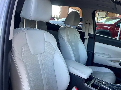 Used 2022 Kia Sorento EX w/ Panoramic Sunroof Package image 7