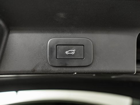 Used 2023 Jaguar F-PACE S image 17