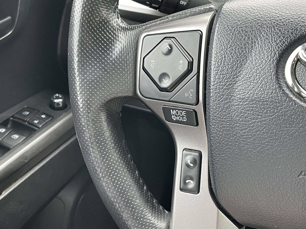 Used 2018 Toyota Tacoma SR5 RWD image 23