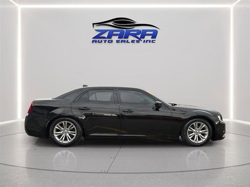 Used 2016 Chrysler 300 Limited image 8