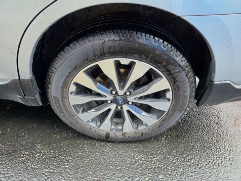 Used 2017 Subaru Outback 2.5i Limited image 9