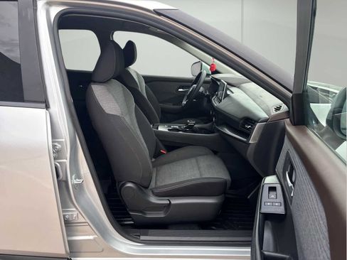 Used 2023 Nissan Rogue SV FWD image 16