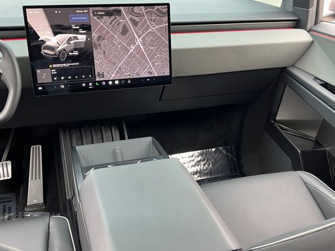 Used 2024 Tesla Cybertruck AWD Crew Cab image 24