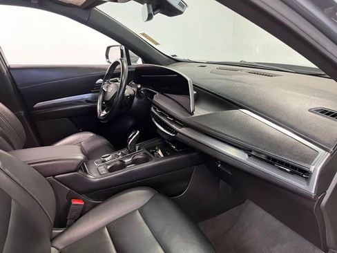 Used 2024 Cadillac XT4 Premium Luxury FWD image 11