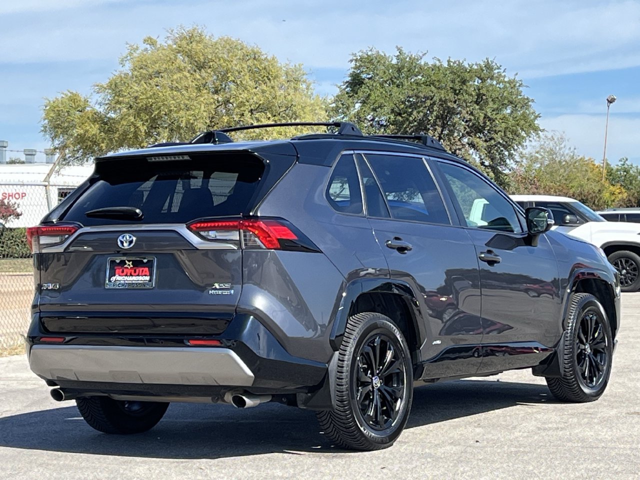 Used 2023 Toyota RAV4 XSE AWD/4WD image 4