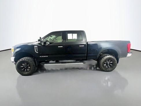 Used 2017 Ford F250 XLT w/ XLT Premium Package AWD/4WD image 4