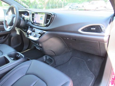 New 2026 Chrysler Voyager LX FWD image 11