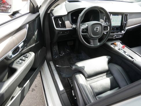 Certified 2022 Volvo S90 B6 Inscription w/ Advanced Package image 11