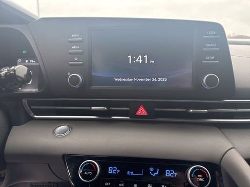 Used 2023 Hyundai Elantra SEL image 25