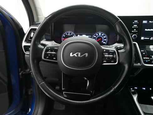 Used 2022 Kia Sorento LX AWD/4WD image 3
