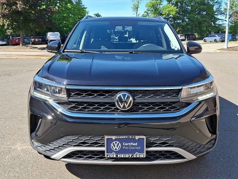 Certified 2022 Volkswagen Taos SE FWD image 3