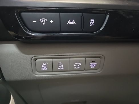 Certified 2024 Kia Carnival SX FWD image 19