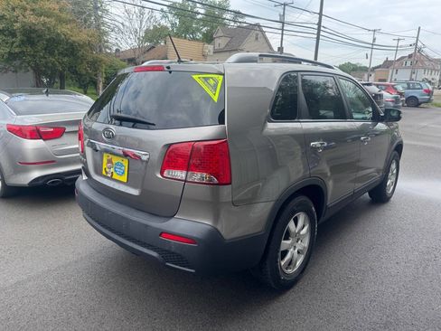 Used 2011 Kia Sorento 2WD w/ Convenience Pkg image 5