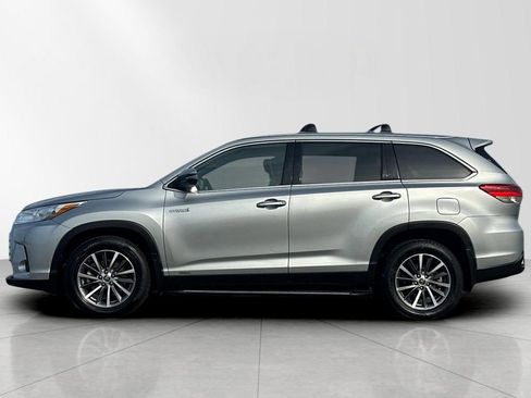 Used 2019 Toyota Highlander XLE AWD/4WD image 3