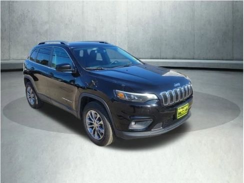 Used 2019 Jeep Cherokee Latitude Plus w/ Cold Weather Group AWD/4WD image 8