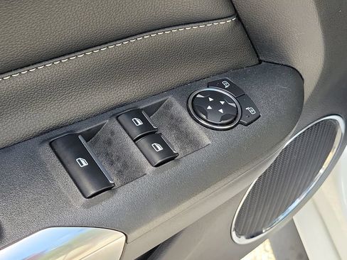 Used 2017 Ford Mustang Premium RWD image 23