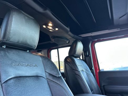 Used 2022 Jeep Wrangler Unlimited Sahara w/ Cold Weather Group AWD/4WD image 18