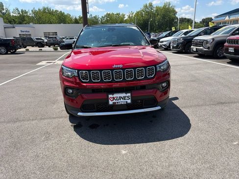 Used 2025 Jeep Compass Limited AWD/4WD image 3