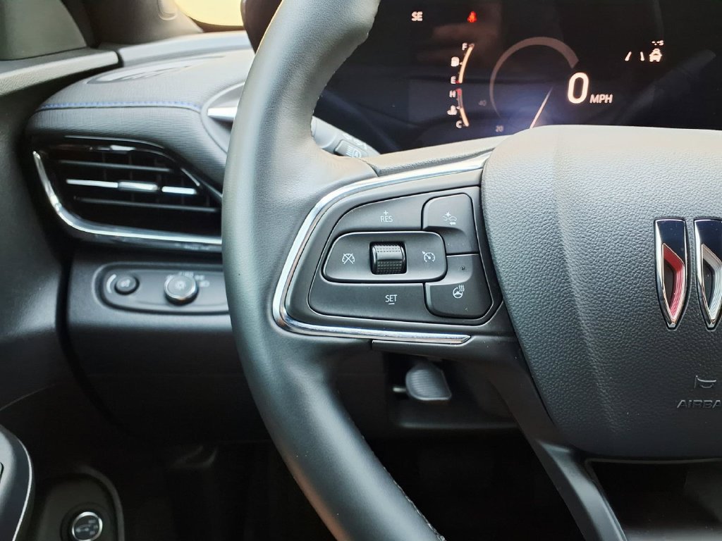Used 2025 Buick Envista Sport Touring w/ Convenience I Package FWD image 17