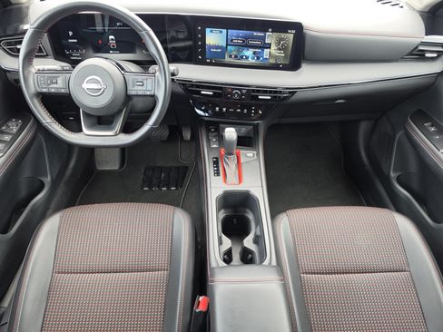 Used 2025 Nissan Kicks SR w/ SR Premium Package FWD image 8