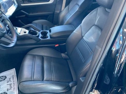 Used 2024 Porsche Cayenne Coupe image 17