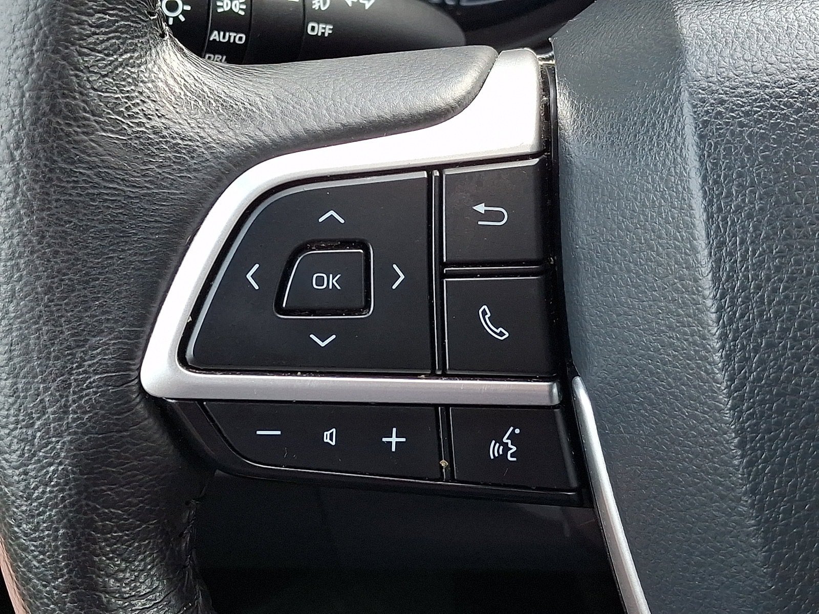 Used 2024 Toyota Sienna XLE FWD image 22